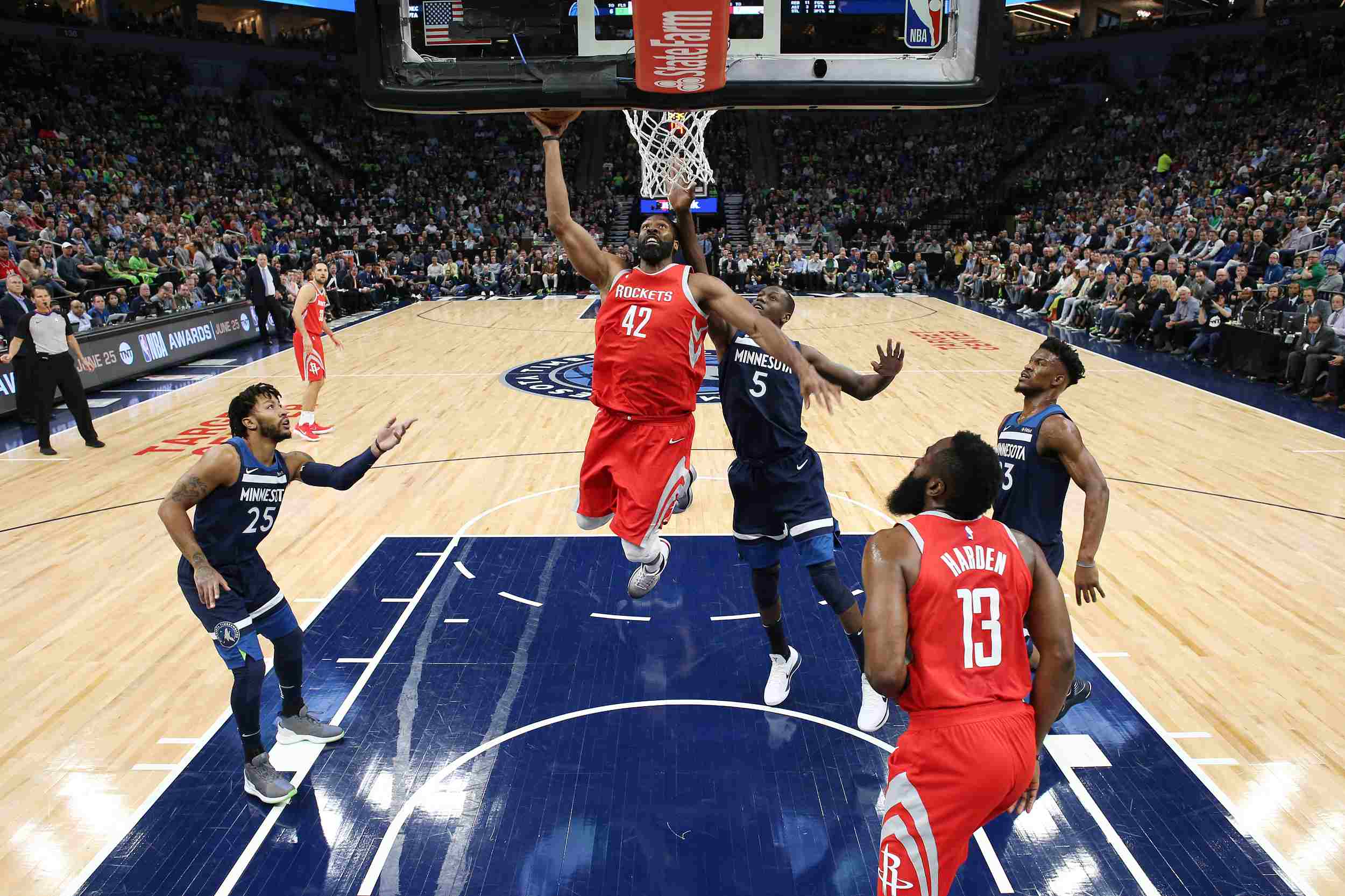 这一反差不 这一反差不